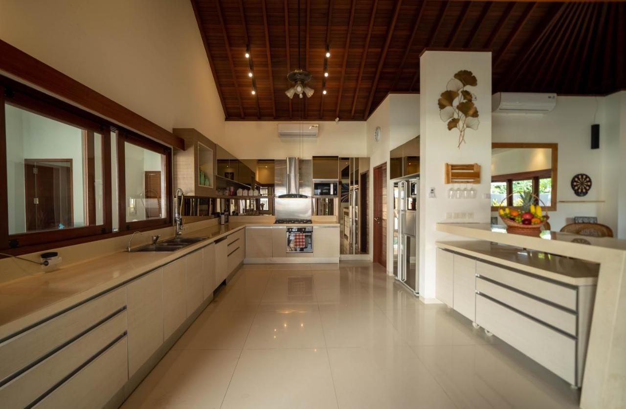 5 Bedroom Villa Sultan Luxury Entertainment And Relaxation Seminyak  Exterior photo